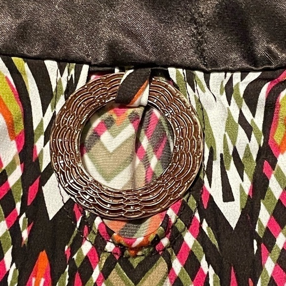 BOHO style shell with detailed neckline. - Picture 4 of 7